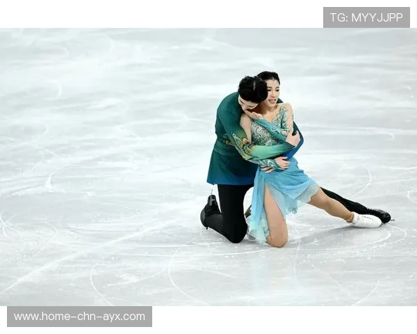 冰舞组合配合默契动作流畅丝滑